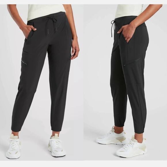 Athleta Venture Go Far Travel Cargo Jogger Pants SIZE 0 Black Athleisure - Picture 1 of 8